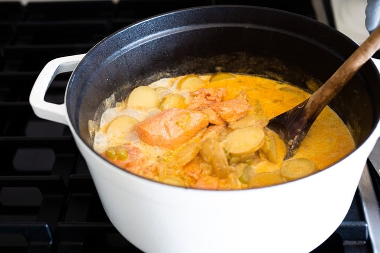 The best Salmon Chowder recipe using fresh salmon, that can be made in about 30 minutes on the stovetop. Fennel bulb gives this a lovely flavor, while a little smoked paprika adds a subtle smokiness without the addtion of bacon. Low carb, Keto and dairy-free adaptable!