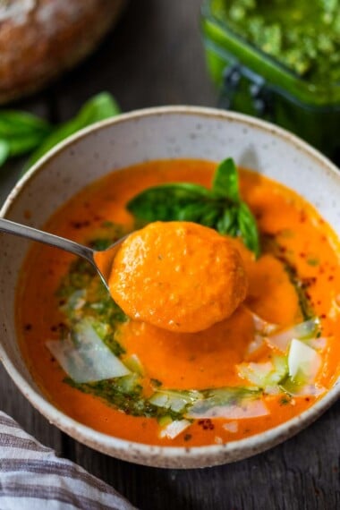 The best recipe for homemade tomato soup in under 30 minutes. Vegan-adaptable.