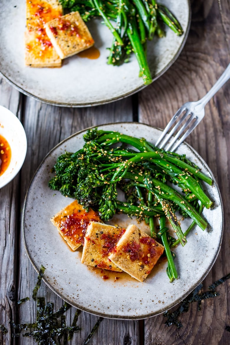 40 Mouthwatering Vegan Dinner Recipes!| | Garlic Chili Tofu with Broccolini- a flavorful meal that can be made in 20 minutes. | #vegan #plantbased #eatclean #cleaneatingrecipes #veganrecipes #detox #broccolini #tofu #feastingathome #vegan 