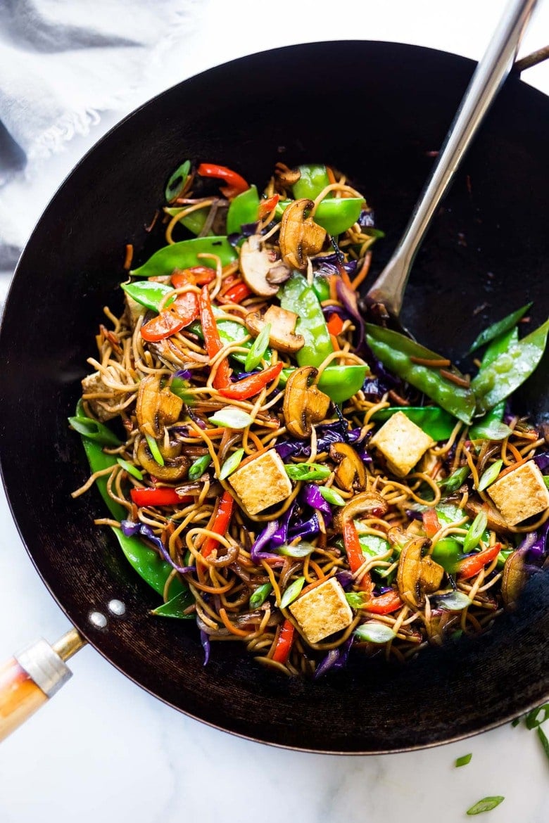40 Mouthwatering Vegan Recipes and Plant-based Meals! | Veggie Lo Mein! On the table in under 20 minutes! Loaded up with healthy veggies, this VEGAN dinner recipe is fast and easy, perfect for busy weeknights! #lomein #lomeinnoodles #vegandinner #veganrecipes #veganlomein #stirfry