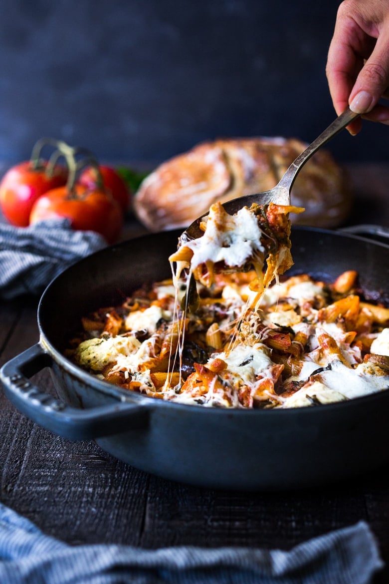 20 Vegetarian Dinner Recipes for Fall! Mushroom Baked Ziti- a simple, vegetarian, one-pot meal that is perfect for fall! PLUS 15 cozy Fall Dinners that are Vegetarian! #bakedziti #fallrecipes #vegetariandinners #mushroomziti #onepot #meatless